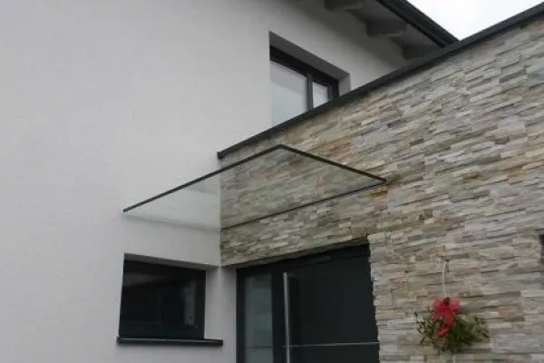 Glasvordach