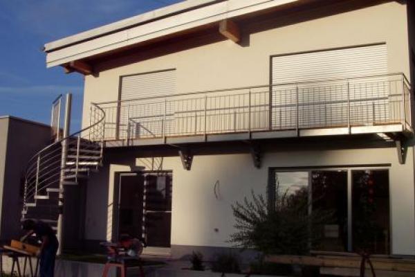 Balkonkonstruktion mit Wendeltreppe