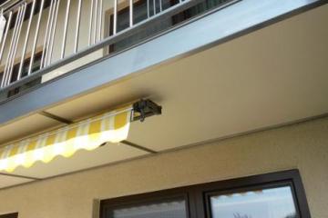 Balkongeländer in Niro mit MAX-Platten Untersicht