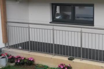 Nirogeländer bei Kellerabgang