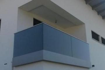 Nurglasgeländer mit Grauglas