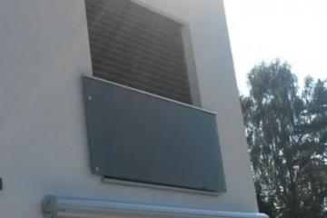 Nurglasgeländer mit Grauglas