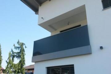 Nurglasgeländer mit Grauglas