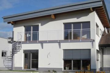 Balkonkonstruktion mit Wendeltreppe