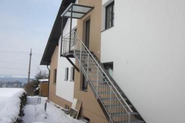 Außentreppe mit Überdachung