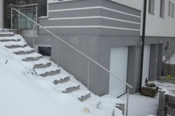 Balkongeländer mit Glasfüllung