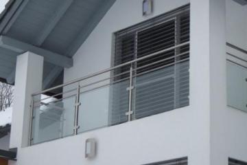 Balkongeländer mit Glasfüllung