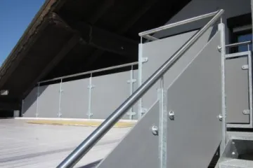 Stiegenkonstruktion mit Geländer