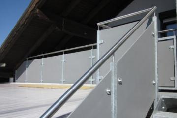 Stiegenkonstruktion mit Geländer