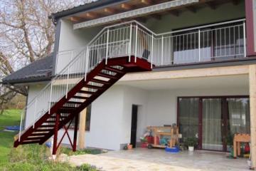 Stiegenkonstruktion mit Geländer